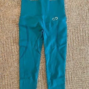 NWOT worn one time. Seamless, scrunched leggings with contour